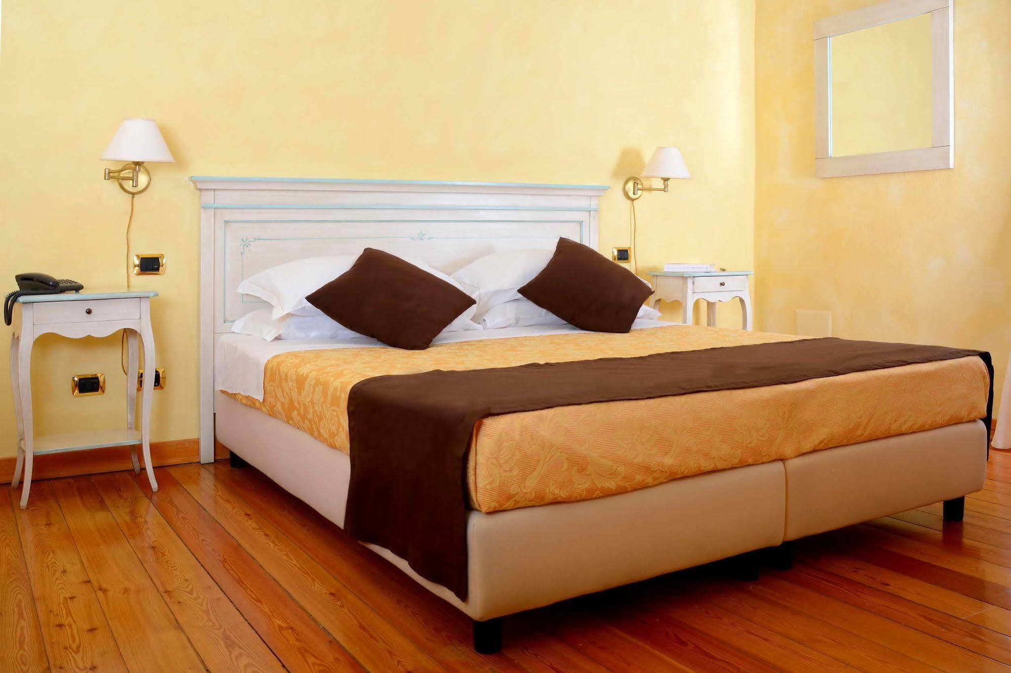 קרמה Albergo Dimora Storica Antica Hostelleria מראה חיצוני תמונה