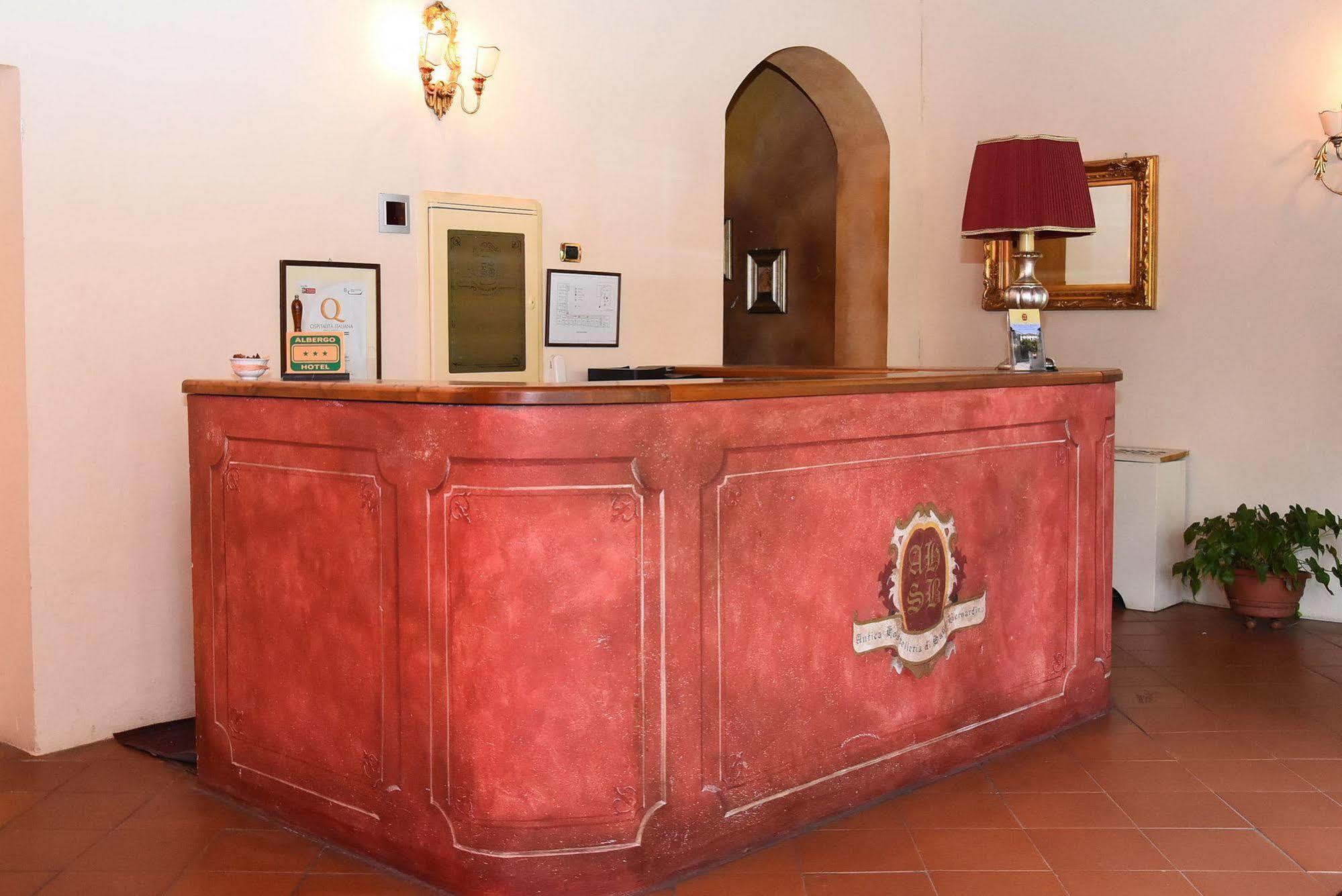 קרמה Albergo Dimora Storica Antica Hostelleria מראה חיצוני תמונה