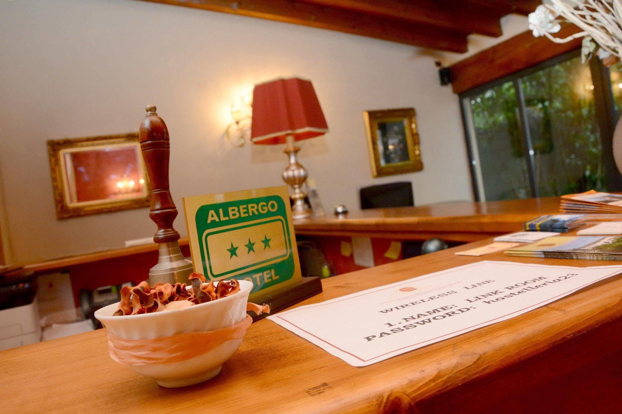 קרמה Albergo Dimora Storica Antica Hostelleria מראה חיצוני תמונה